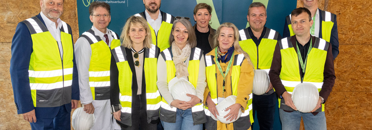 Klinik Ottakring Begehung der Baustelle - Gruppenfoto