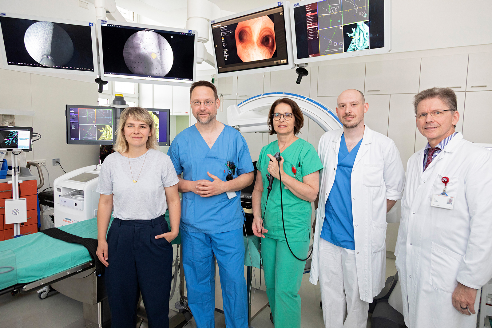 Klinik Ottakring Pressetermin Eröffnung Bronchoskopie: Bezirksvorsteherin Stefanie Lamp, Prim. Georg Christian Funk, Oberärztin Birgitta Plakolm, Facharzt Florian Vafai-Tabrizi, Ärztlicher Direktor der Klinik Ottakring Peter Gläser