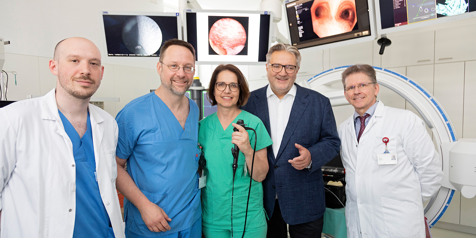 Dr. Florian Vafai-Tabrizi; Prim. Georg Christian Funk, Oberärztin Birgitta Plakolm, Gesundheitsstadtrat Peter Hacker, Ärztlicher Direktor der Klinik Ottakring Peter Gläser