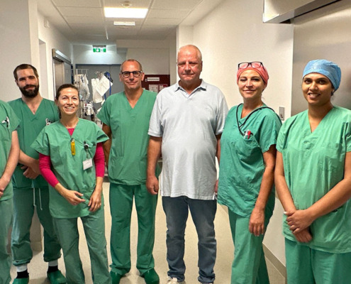 Team der Kardiologie mit Patient in der Klinik Ottakring